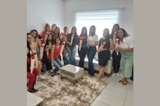 Oluwatosin Tolulope Ajidahun explica como o eixo intestino-reprodução pode influenciar diretamente a fertilidade e o equilíbrio hormonal.