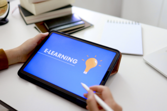 Sérgio Bento De Araújo mostra como a tecnologia pode transformar o aprendizado em desenvolvimento crítico e criativo.