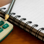 A organização de documentos contábeis, segundo Alberto Toshio Murakami, é essencial para garantir controle financeiro e tranquilidade fiscal.