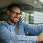 Sérgio Bento De Araújo analisa a relação humano–máquina ao volante e o desafio entre confiar na tecnologia ou manter o controle na condução moderna.