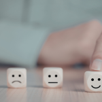 Educação emocional para neurodivergentes exige estratégias práticas e empatia no cotidiano, tema analisado por Alexandre Costa Pedrosa com foco em reconhecimento e gestão das emoções.