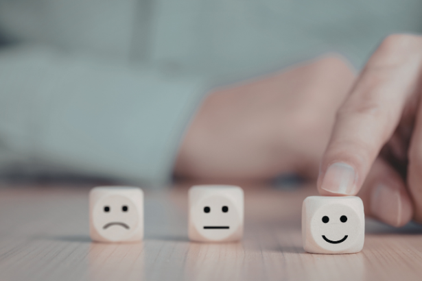 Educação emocional para neurodivergentes exige estratégias práticas e empatia no cotidiano, tema analisado por Alexandre Costa Pedrosa com foco em reconhecimento e gestão das emoções.