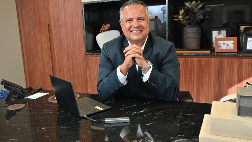 O içamento seguro em áreas urbanas depende de análise estrutural e logística precisa, como destaca Elmar Juan Passos Varjão Bomfim.